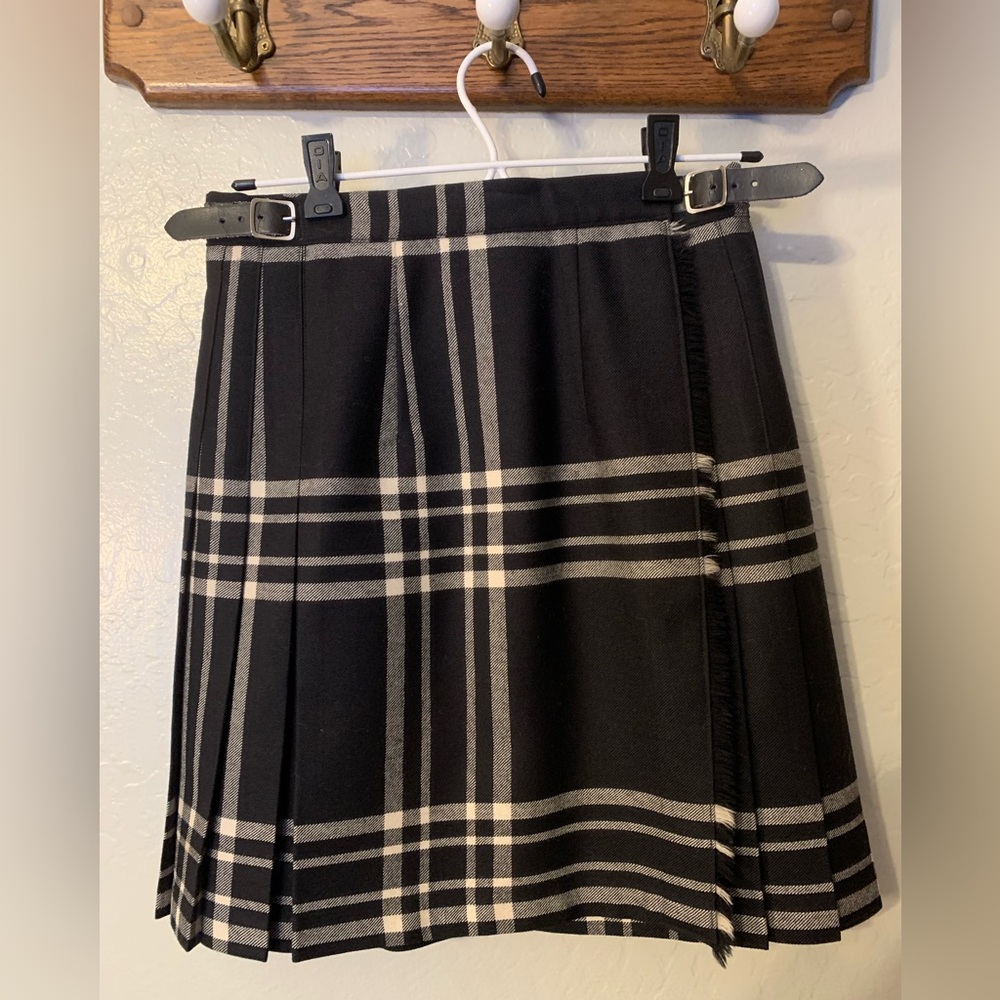 Ben Nevis kilt-like pleated skirt, labeled US 10 but FITS LIKE A SMALL